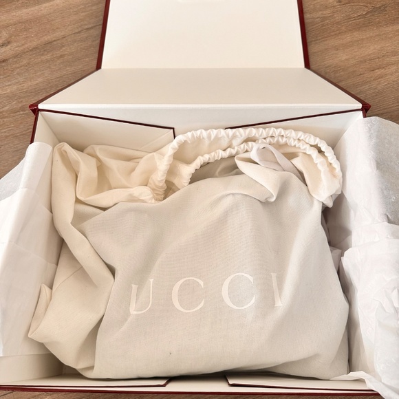 Gucci Bucket Handbag - Picture 6 of 8